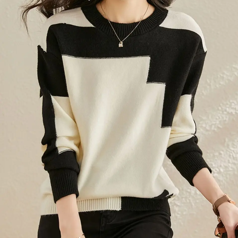 Luna | Round Neck Sweater with Graphic Design, Soft Knit