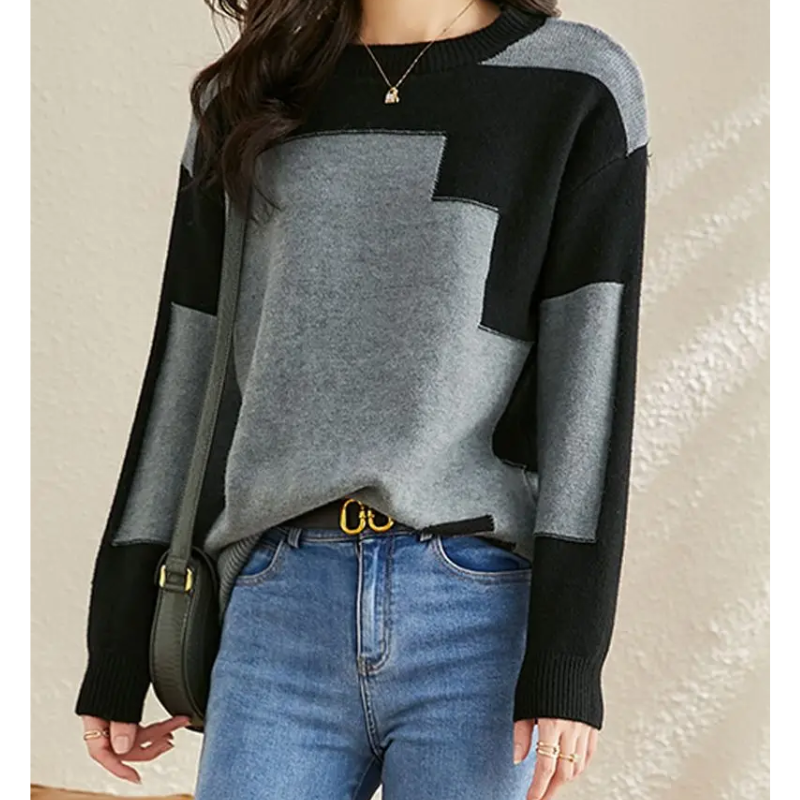 Luna | Round Neck Sweater with Graphic Design, Soft Knit