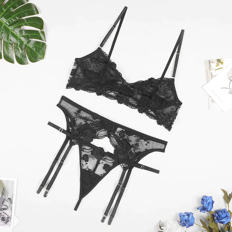 MELANIE| Fancy lace lingerie set with see-through details