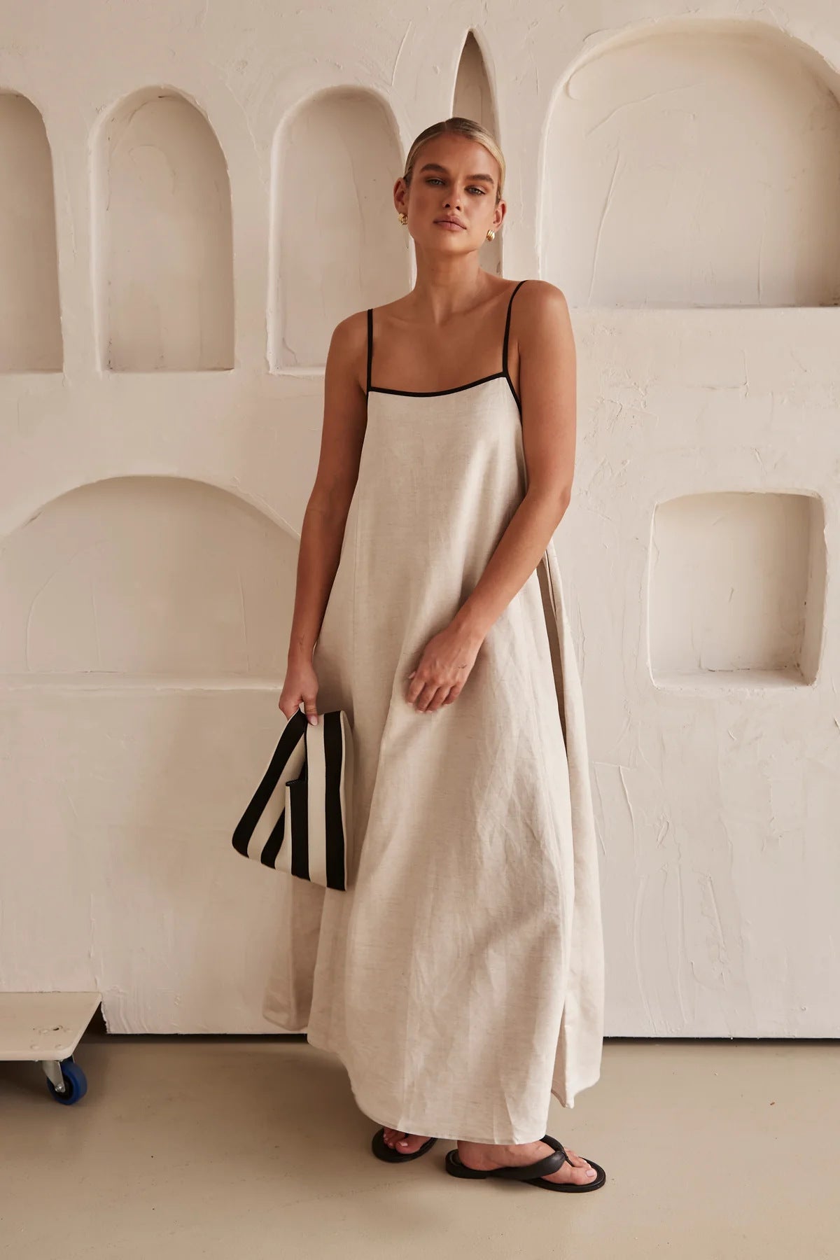 BELLIVIA | CONTRAST LINEN MAXI DRESS