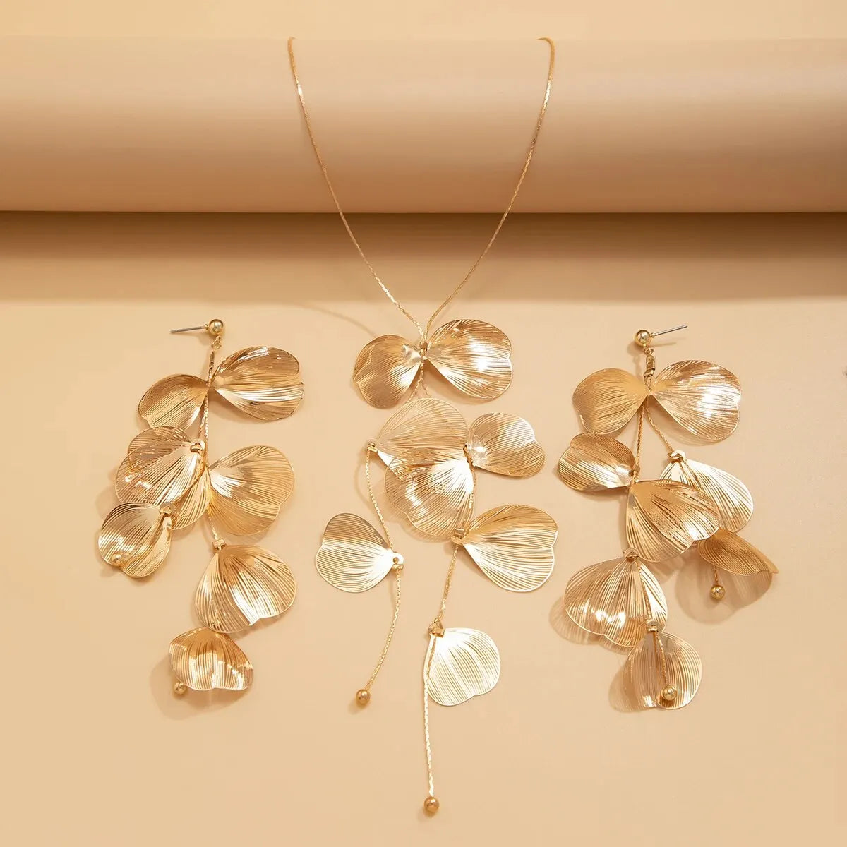 Venusia | Leaf pendant earrings necklace set